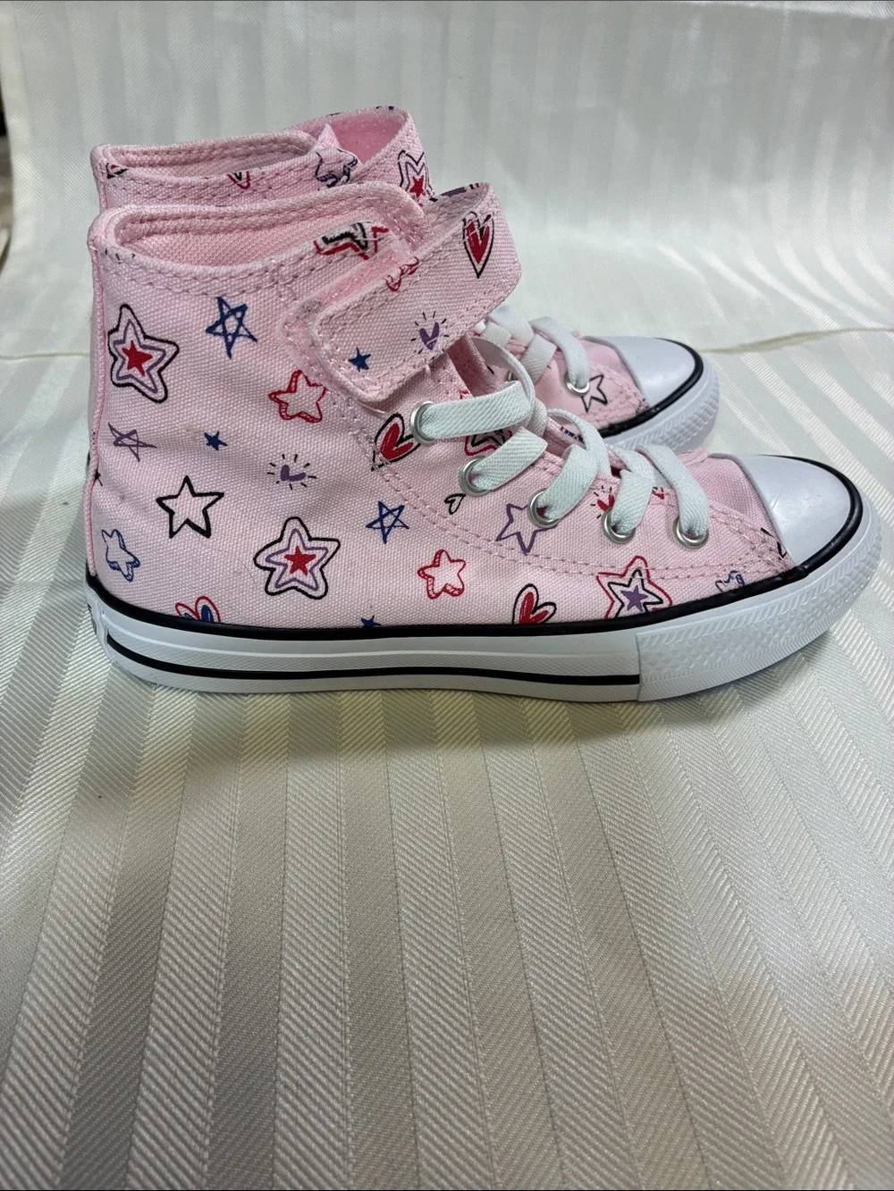 Converse All Star Chuck Taylor Kids Pink Star-Print High-Top Sneakers. New
